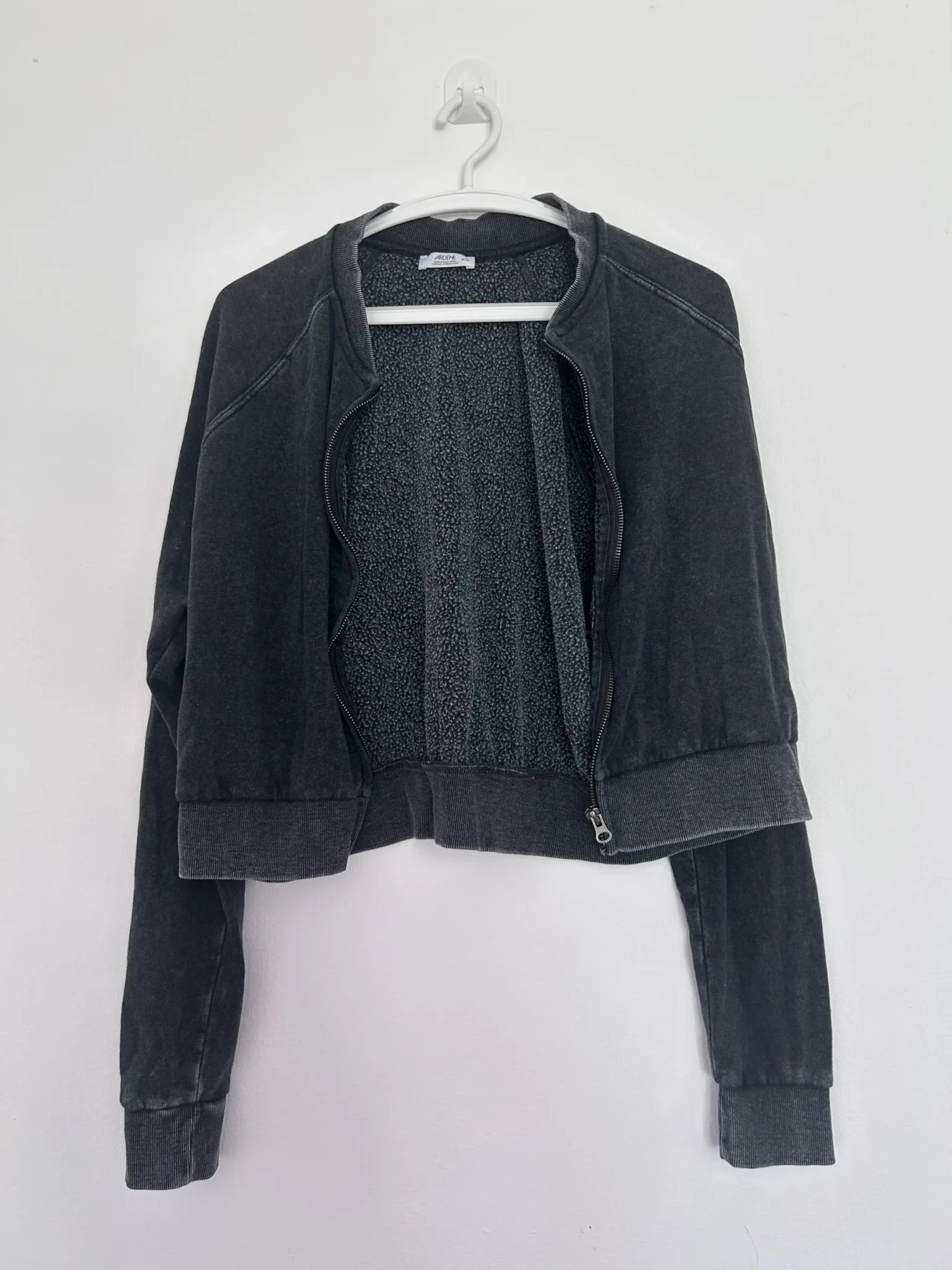 Featured image for Blouson style bomber court noir délavé – Ardene