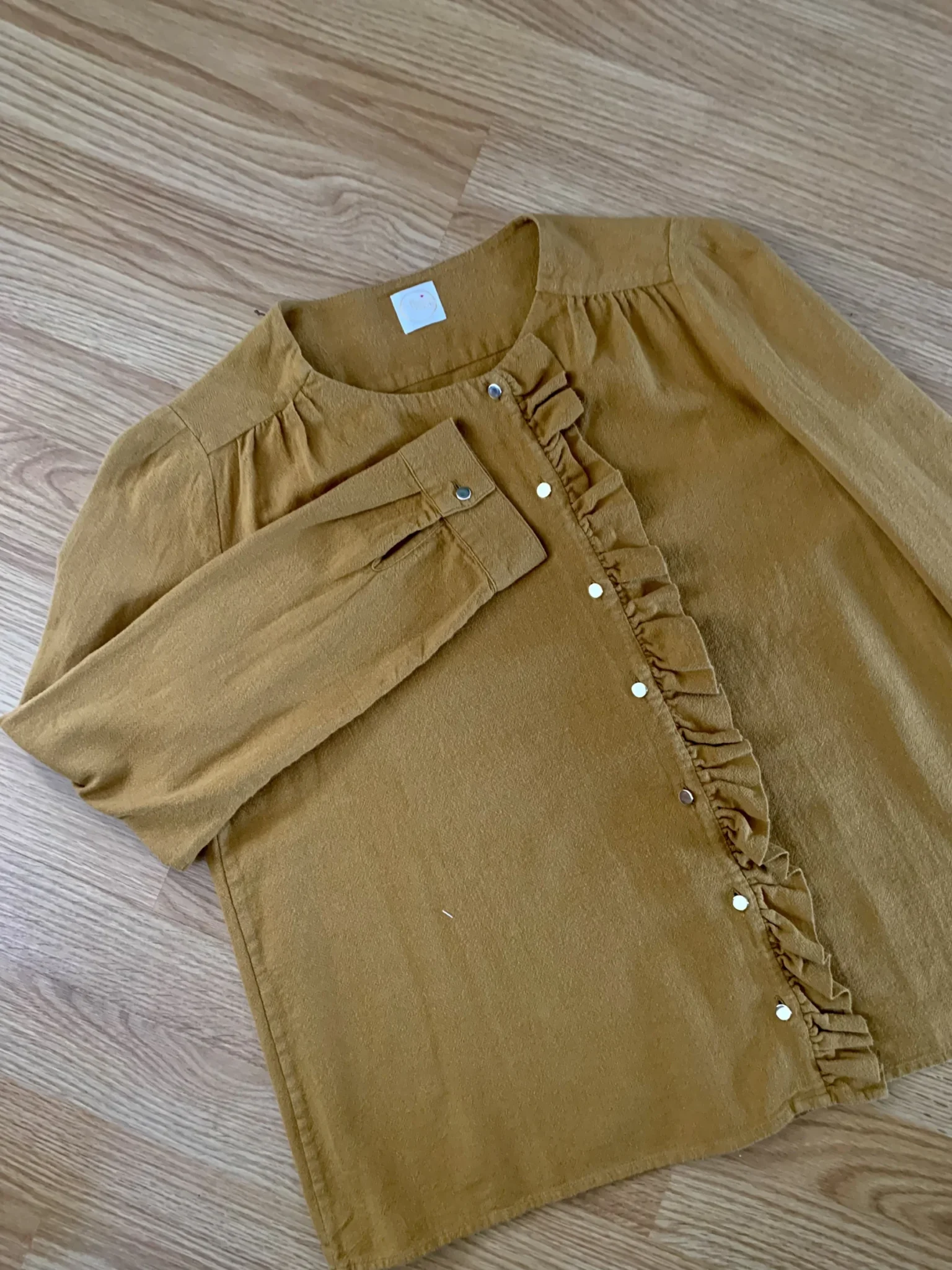 Featured image for Blouse avec frisons - Des petits hauts