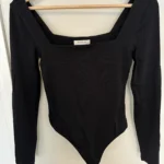 Featured thumbnail for Body à encolure carrée Aritzia – Noir