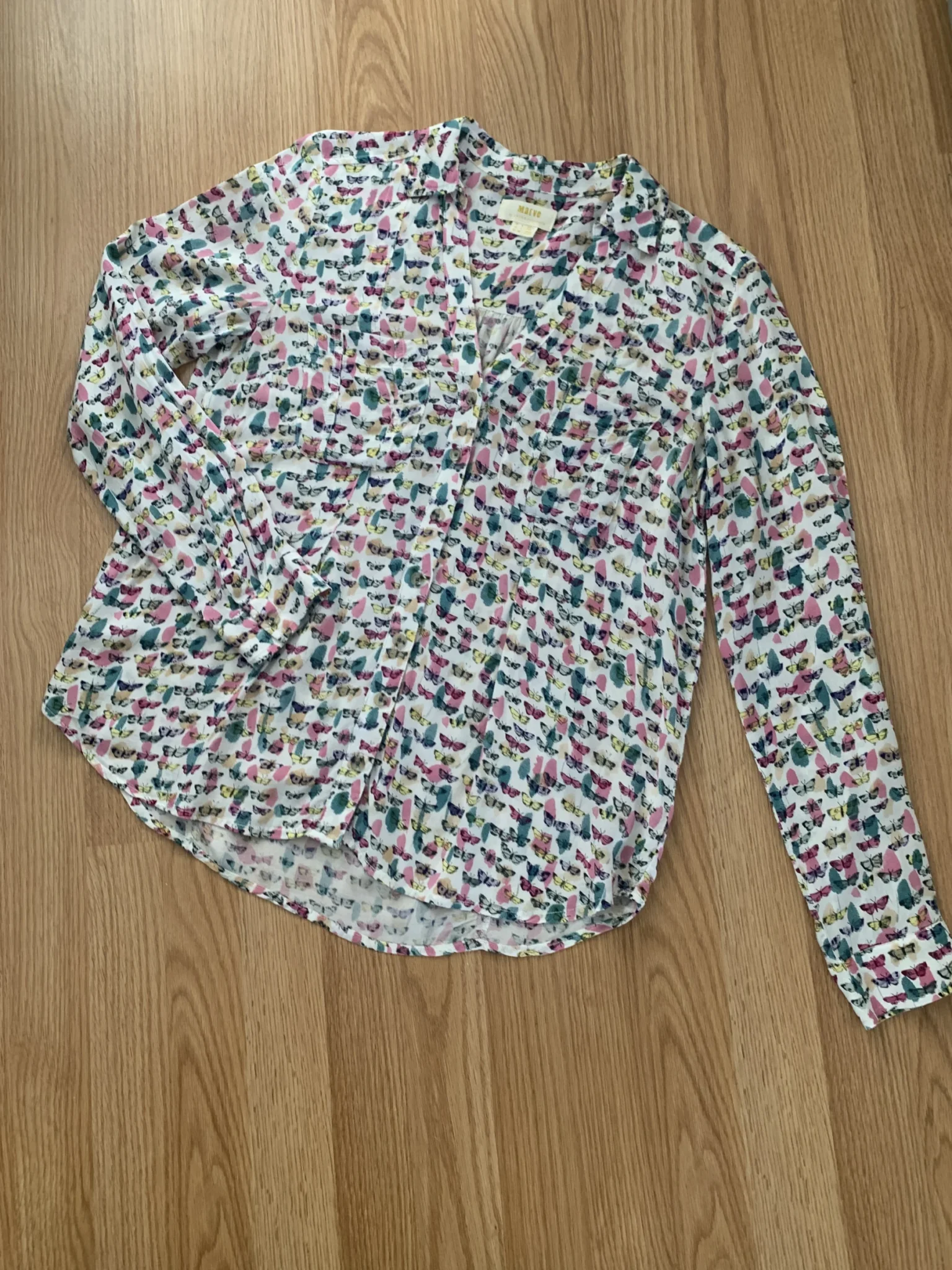 Featured image for Blouse Antropologie à motifs papillons