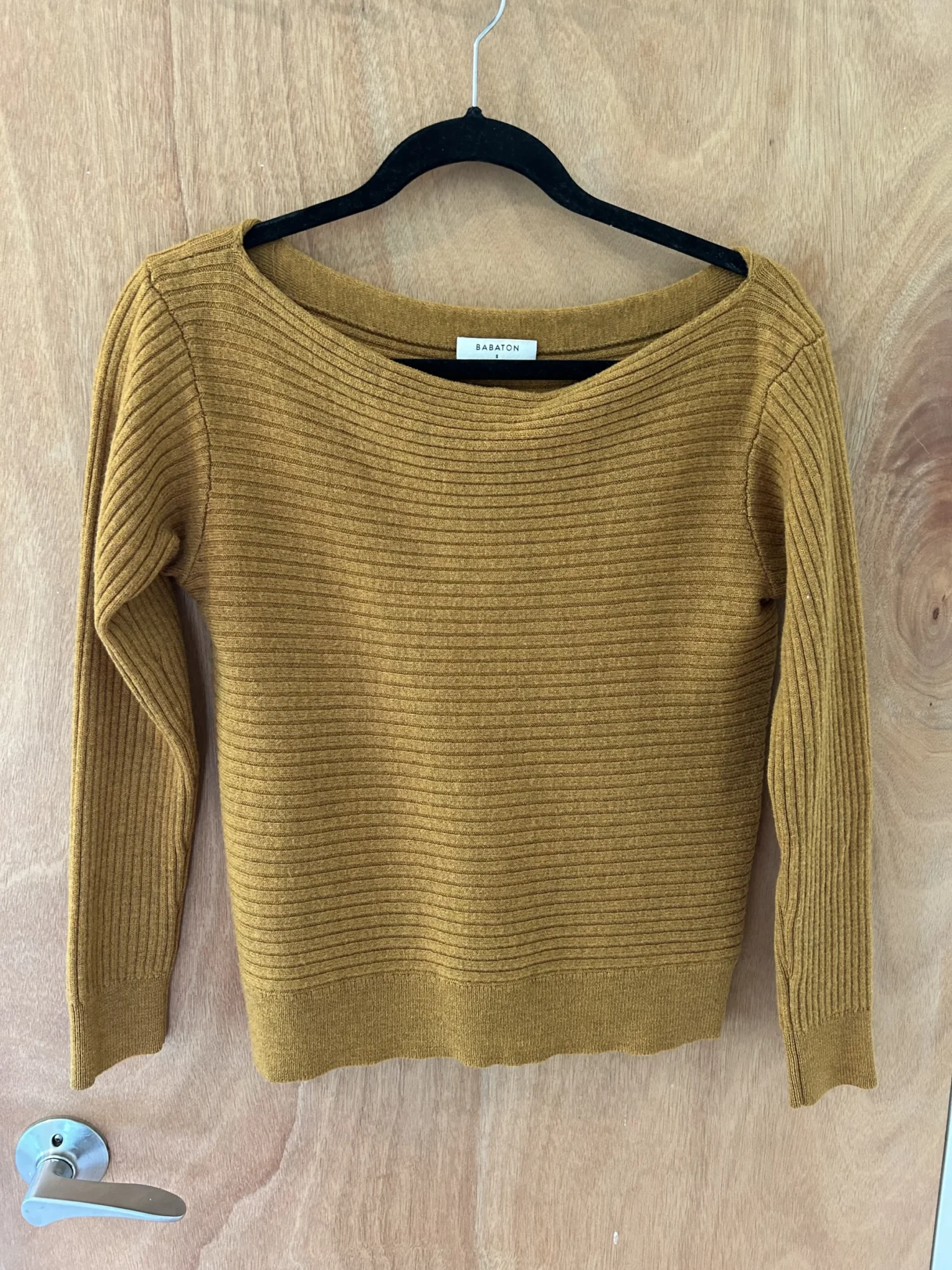 Featured image for Chandail en tricot moutarde - Babaton