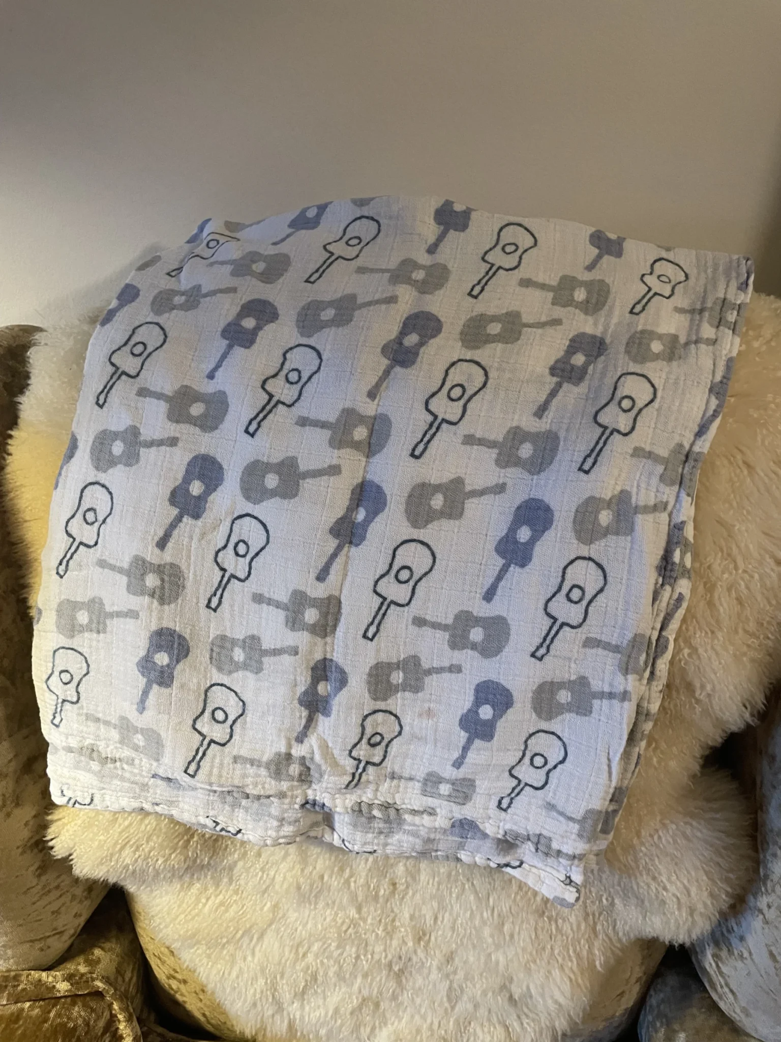 Featured image for Lightweight unisex baby blanket for newborns
