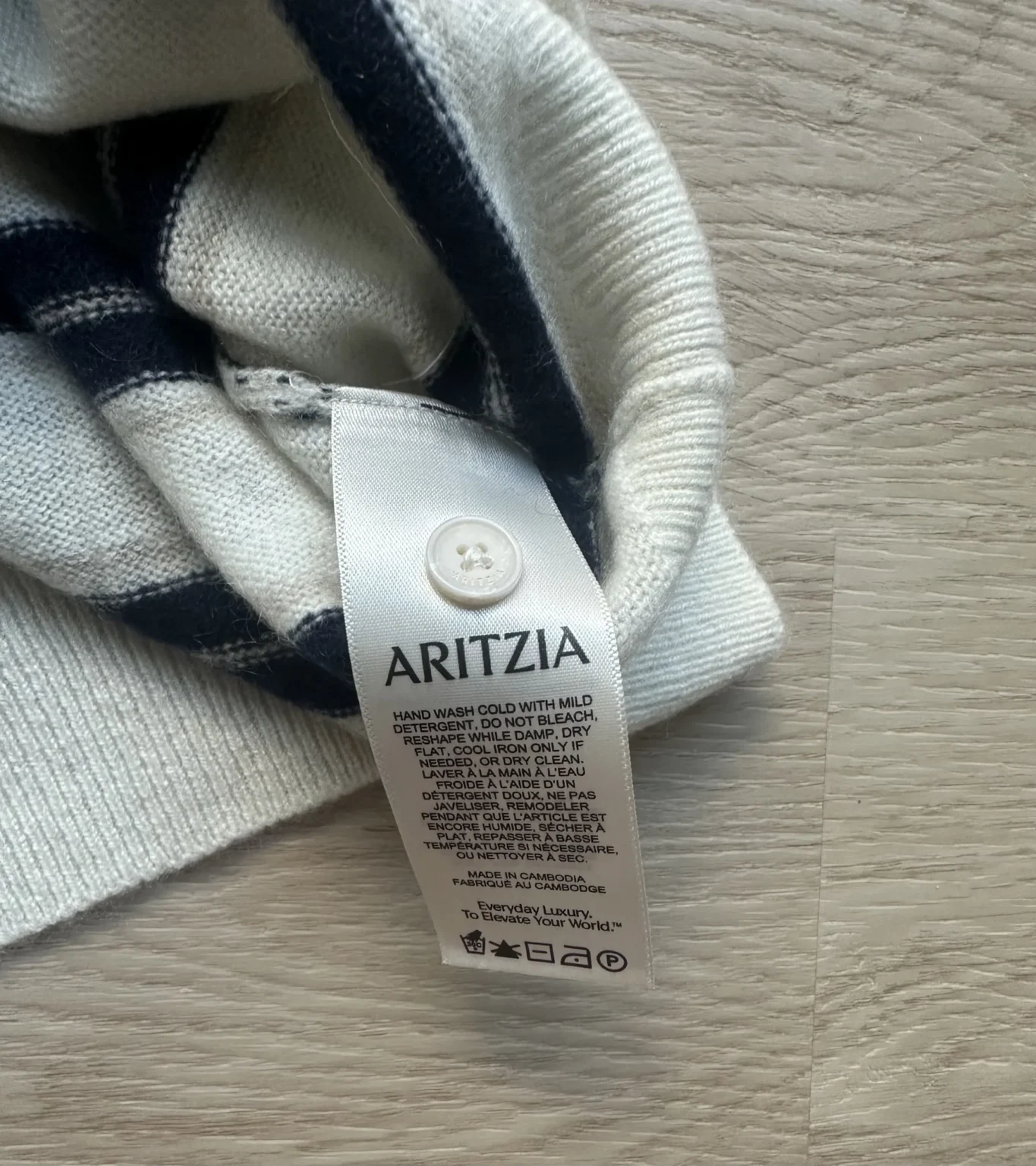 Image for Aritzia Cashmere Short Sleeve Crew 2XS