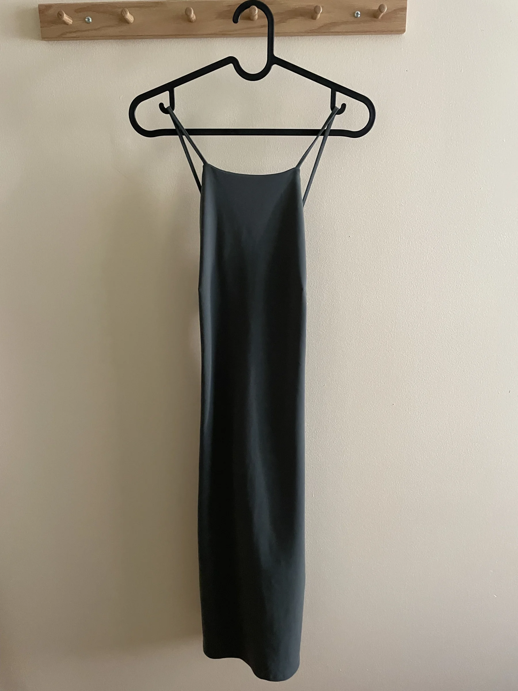 Robe sans manches à encolure montante et dos nu - Dynamite Dynamite seconde main