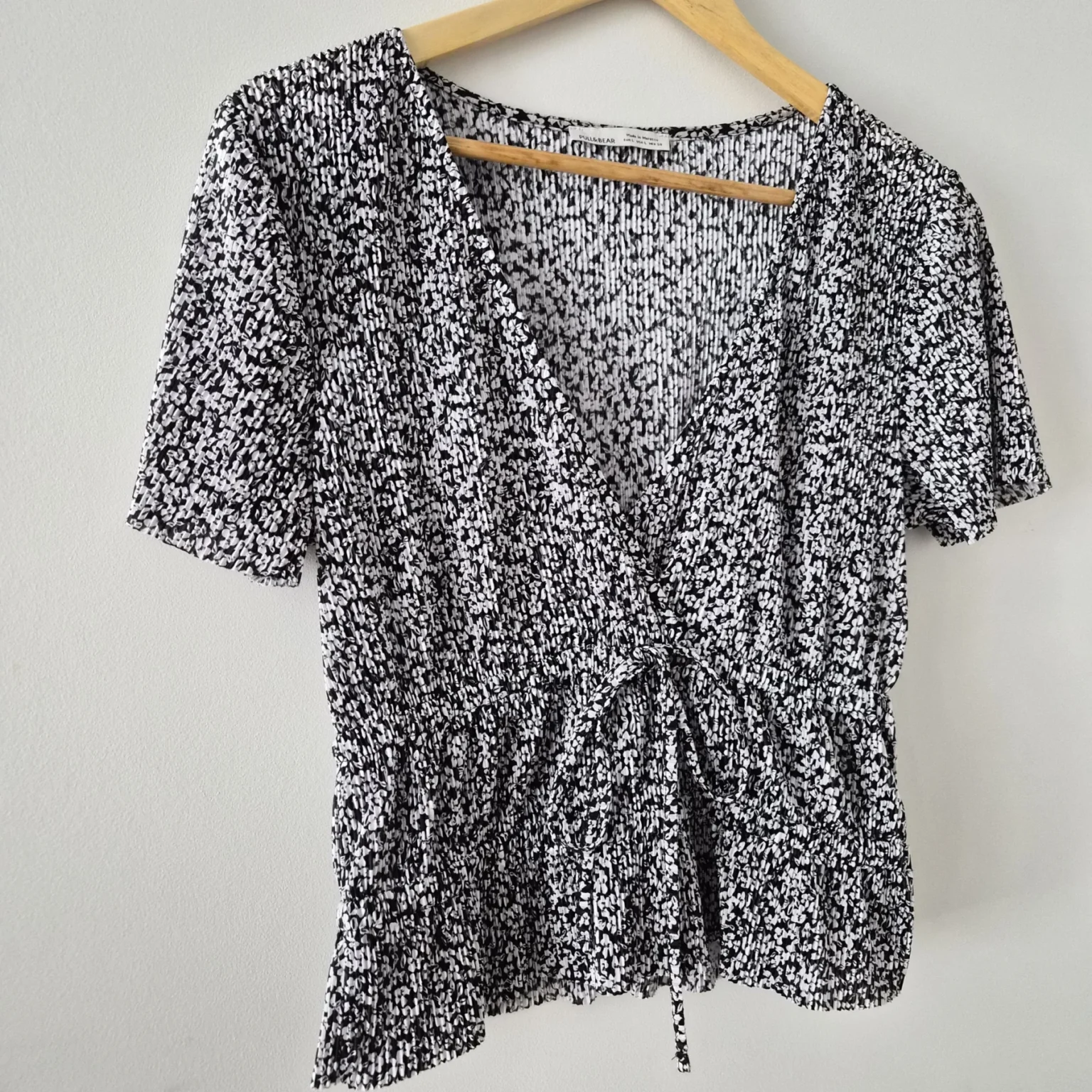 Image for Cross-over top with a pattern