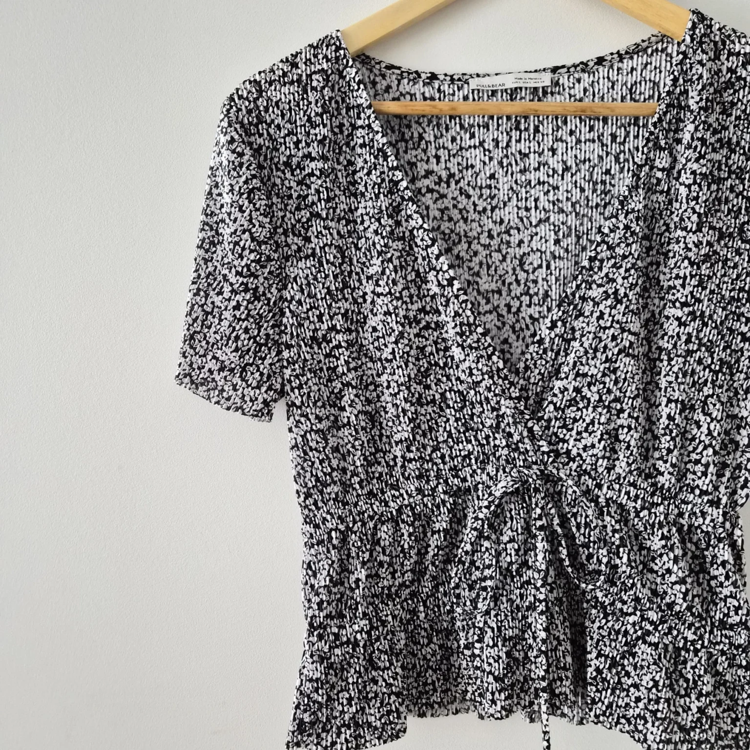 Image for Cross-over top with a pattern