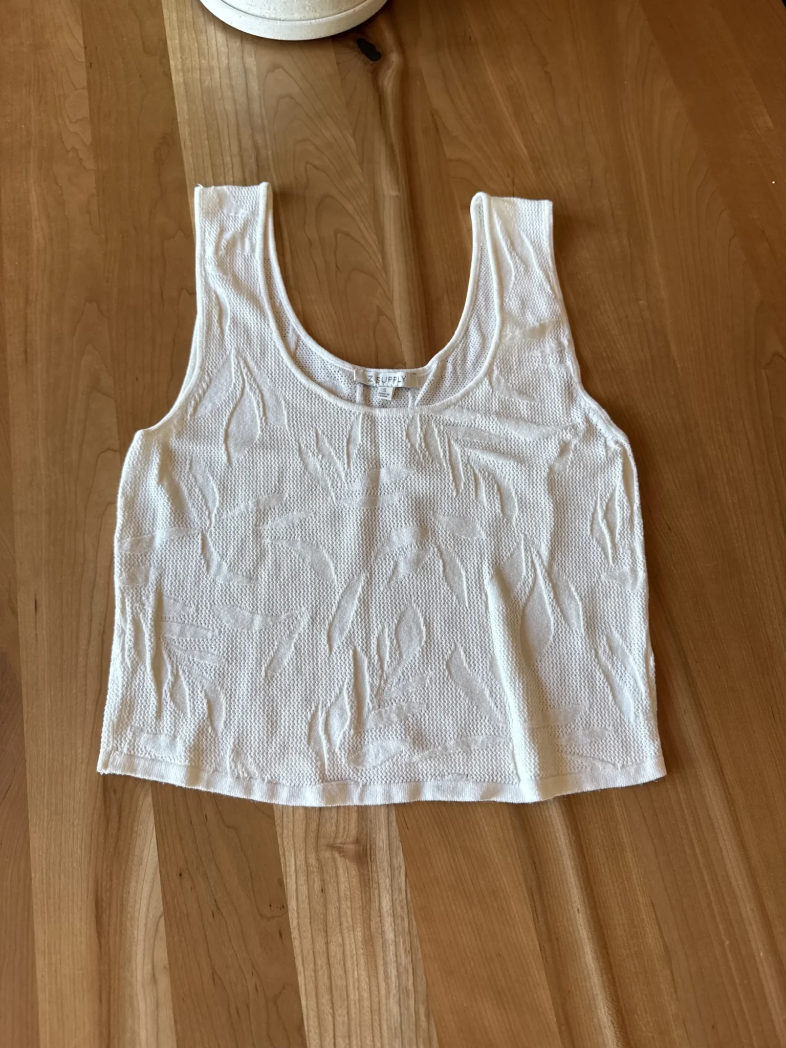 Featured image for Short white camisole with a leaf pattern