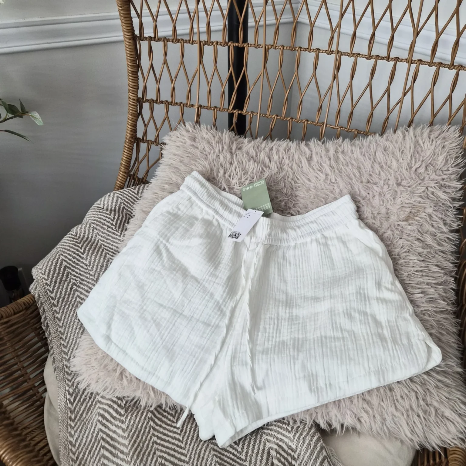 Featured image for Lightweight shorts with pockets
