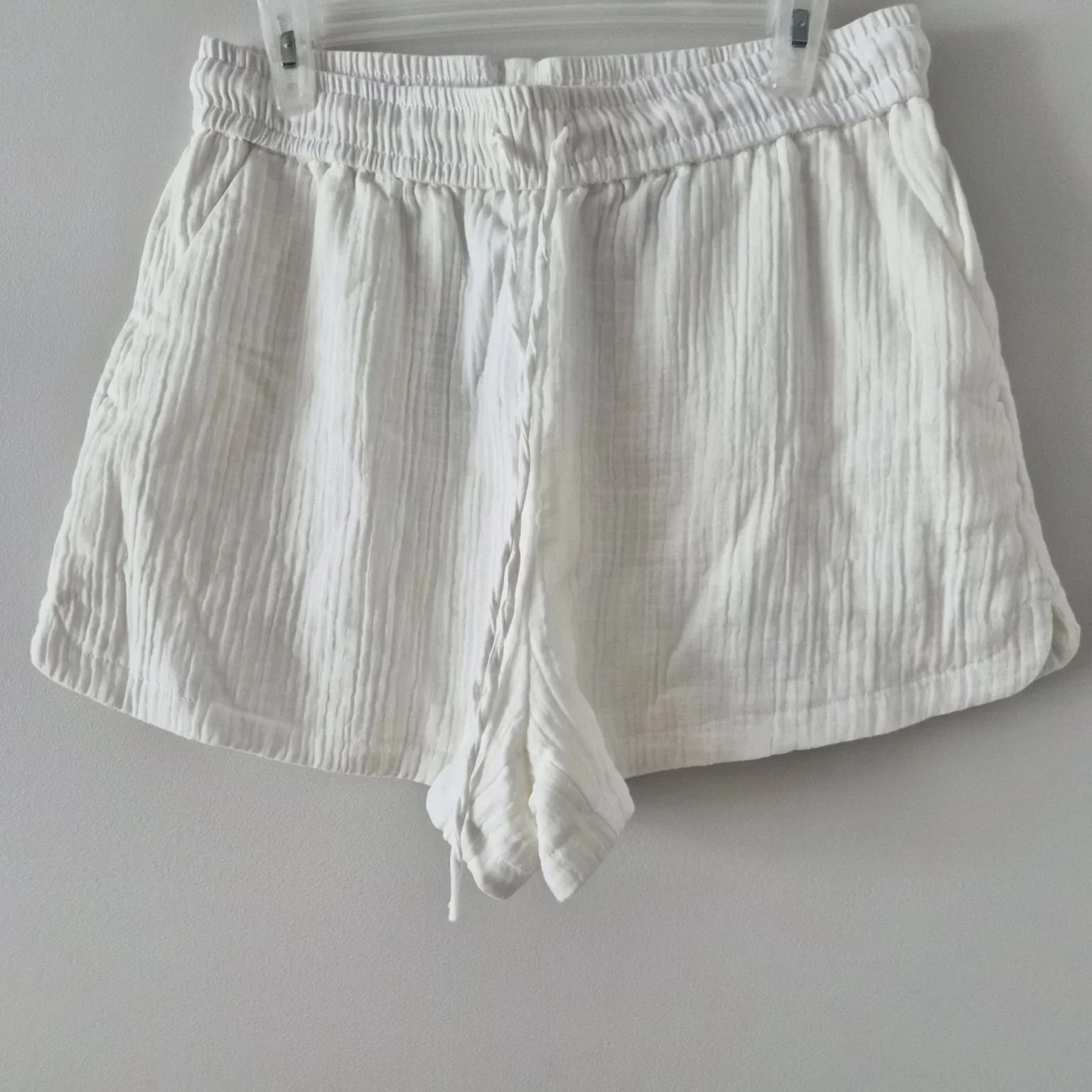 Image for Lightweight shorts with pockets