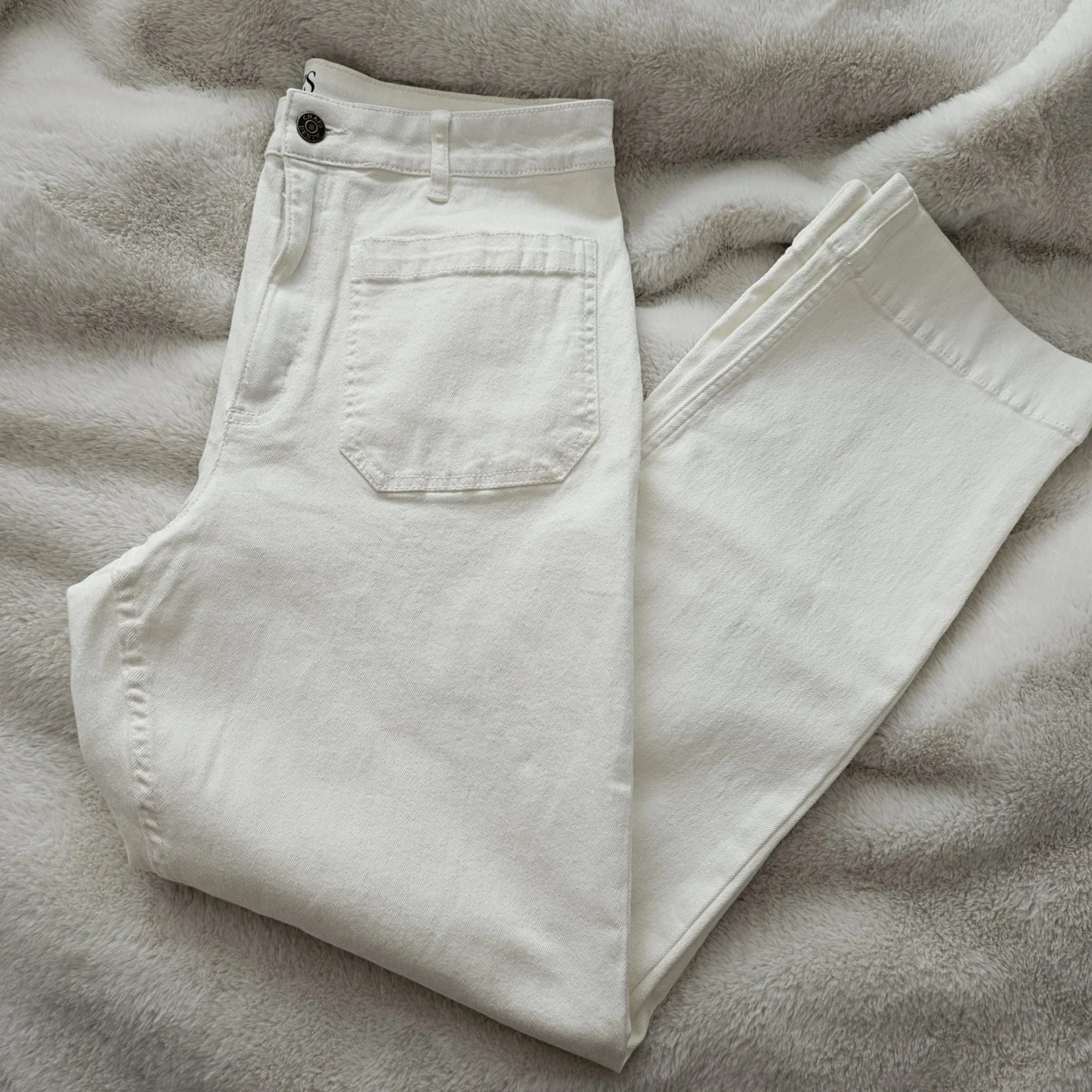 Featured image for High-waisted, slim-fit jeans - Chaps