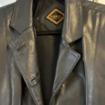Featured thumbnail for Veston de cuir vintage