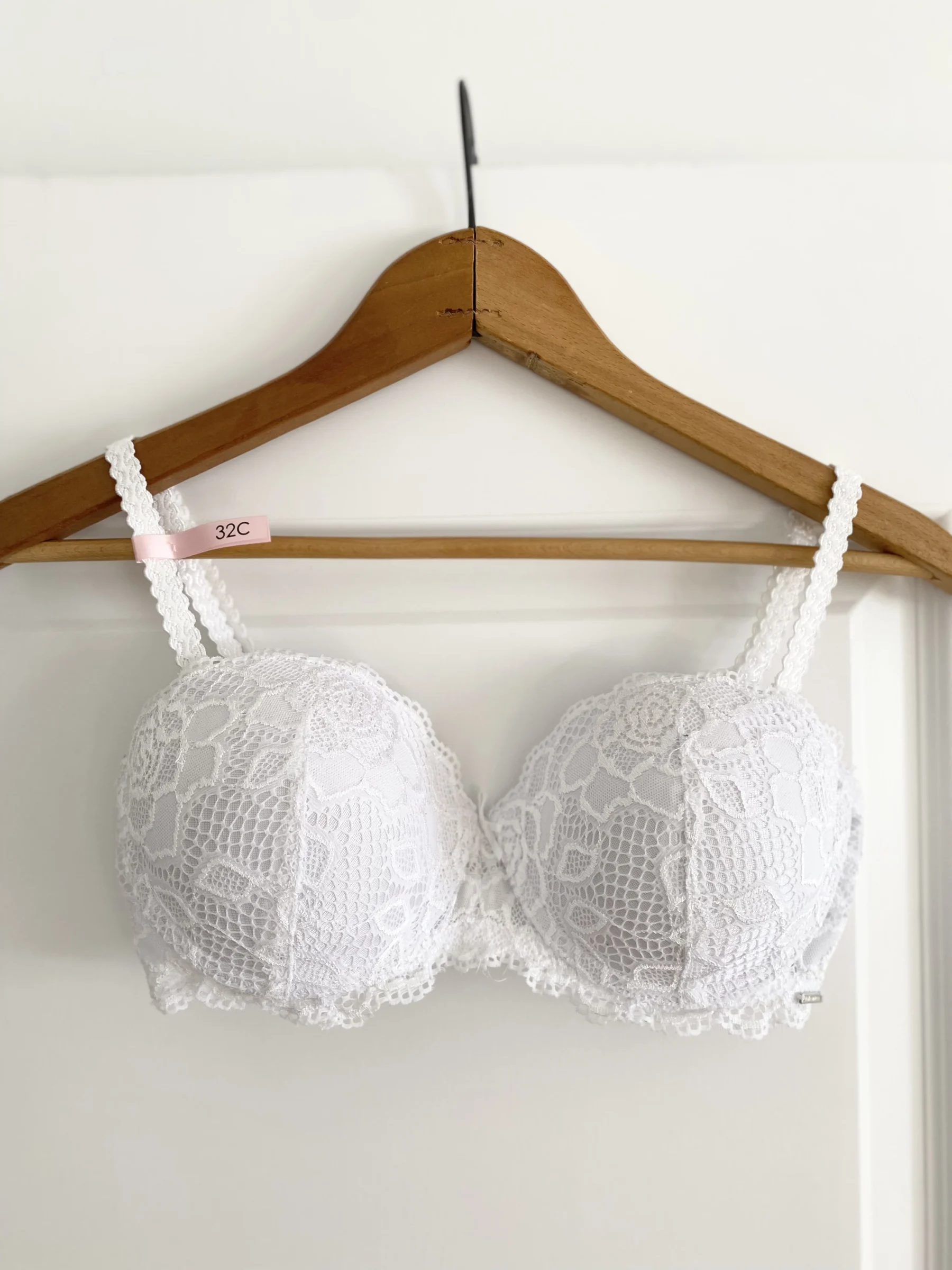 NEUF! 32C Bretelles amovibles La Vie en Rose seconde main