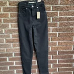 Featured thumbnail for Mom jeans Levi’s