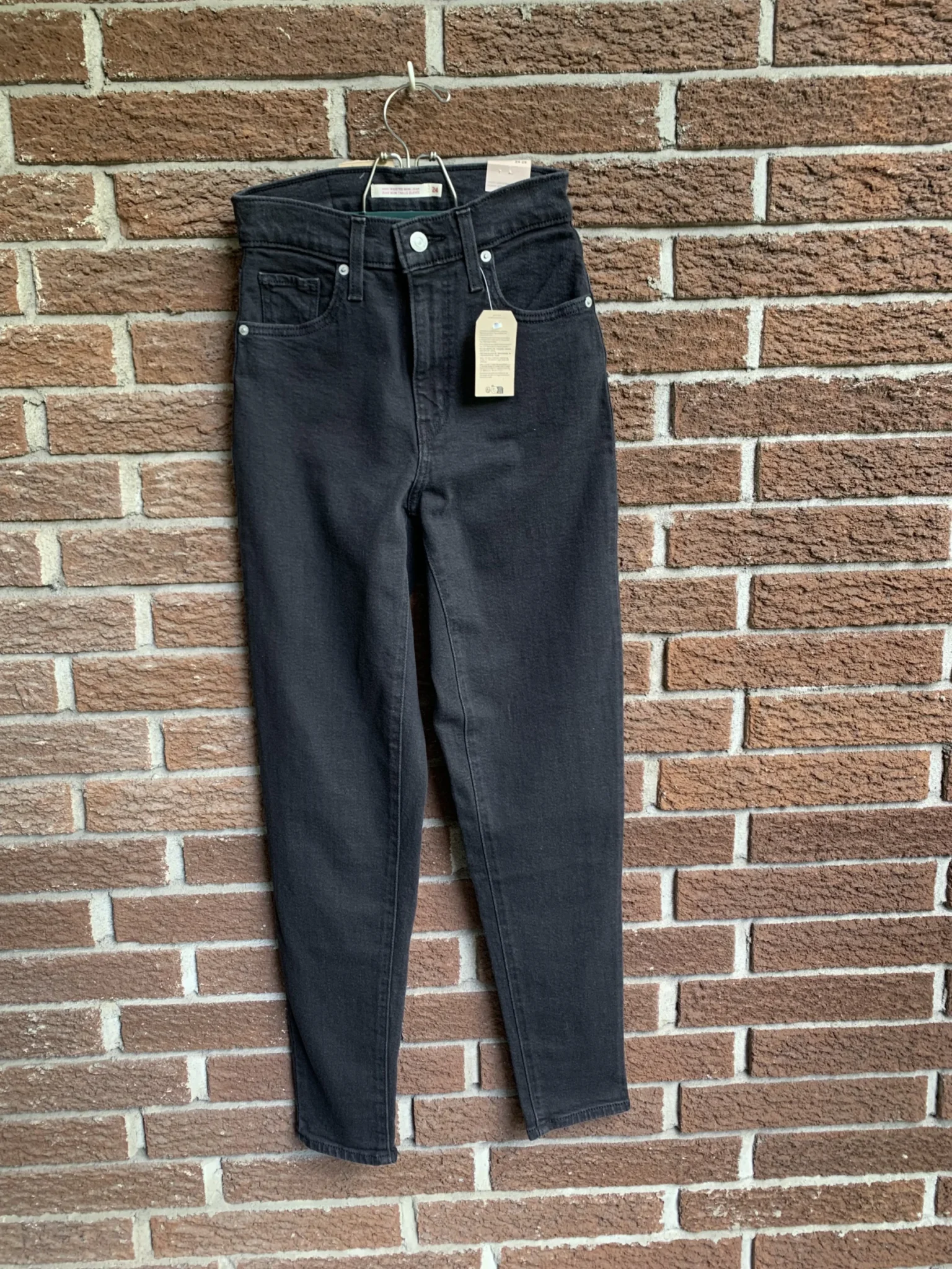 Featured image for Mom jeans Levi’s