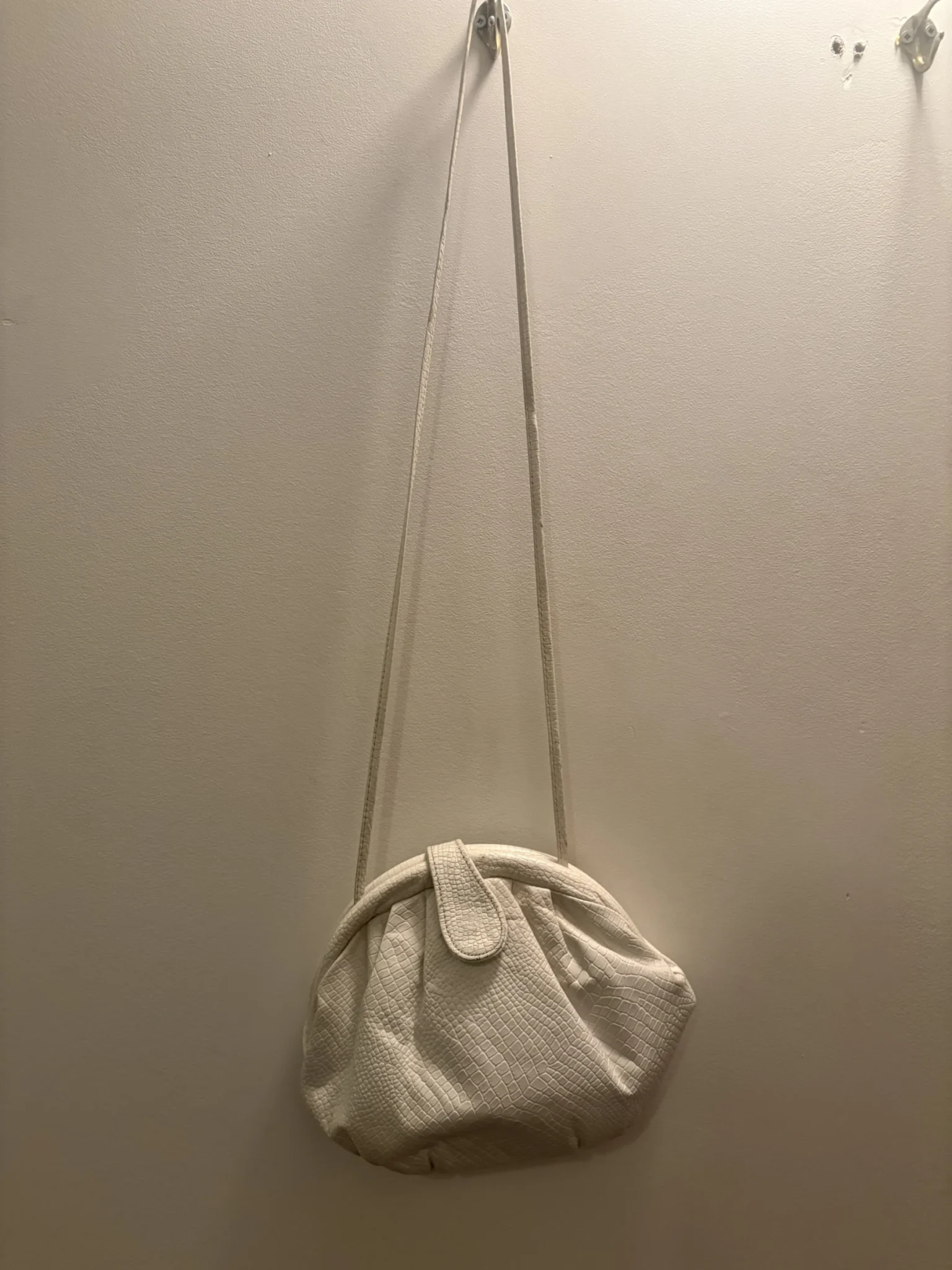 Featured image for Joli sac de cuir blanc vintage