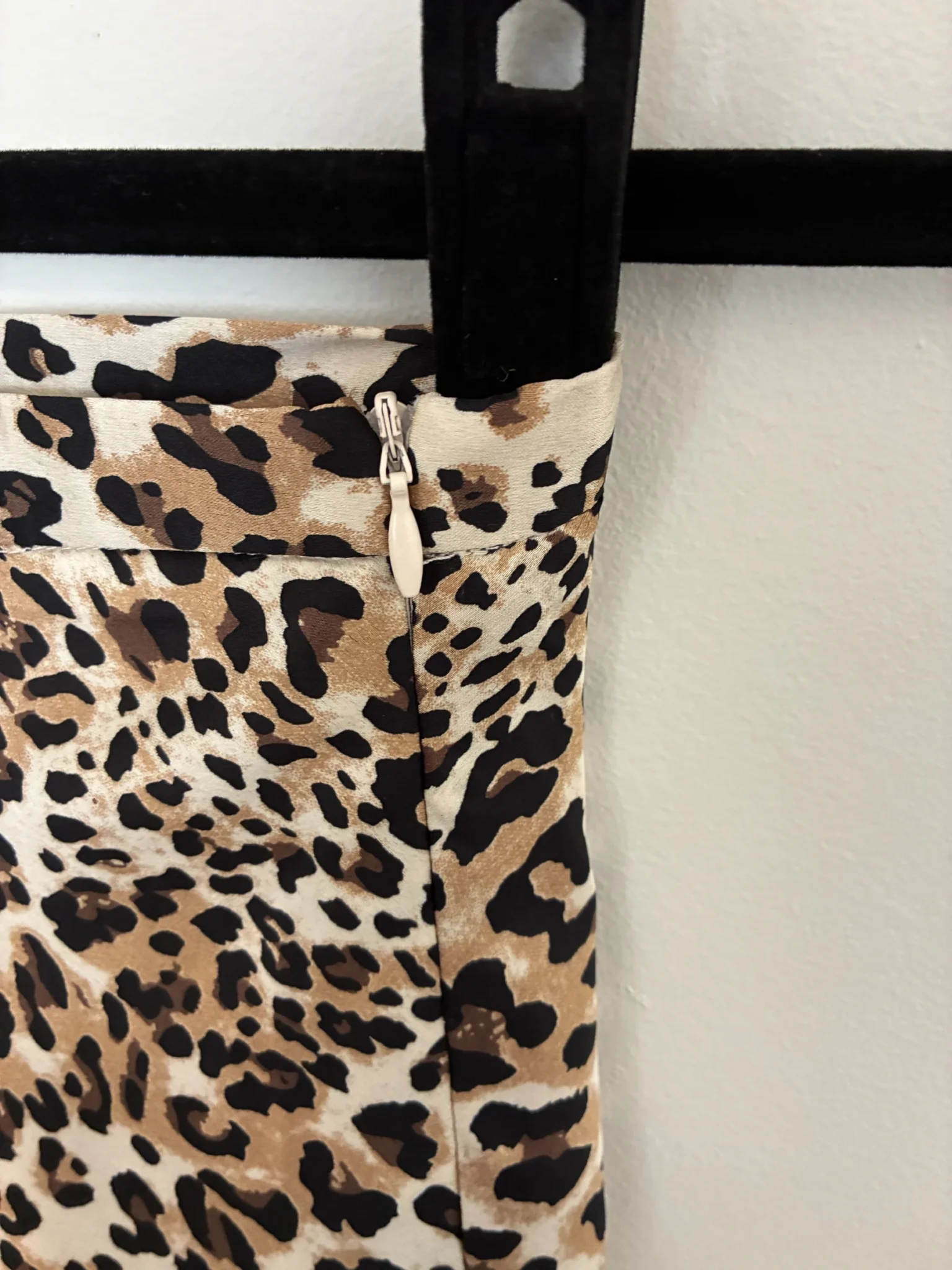 Image for Jupe midi en satin à motif léopard