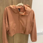 Featured thumbnail for Petit manteau coupe vent