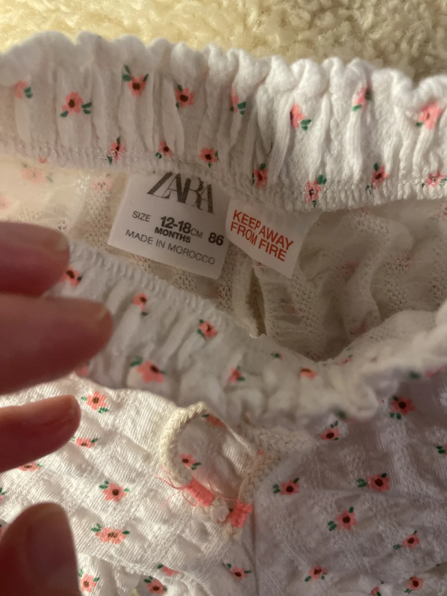 Featured image for Shorts Zara fille 12-18 mois fait petit