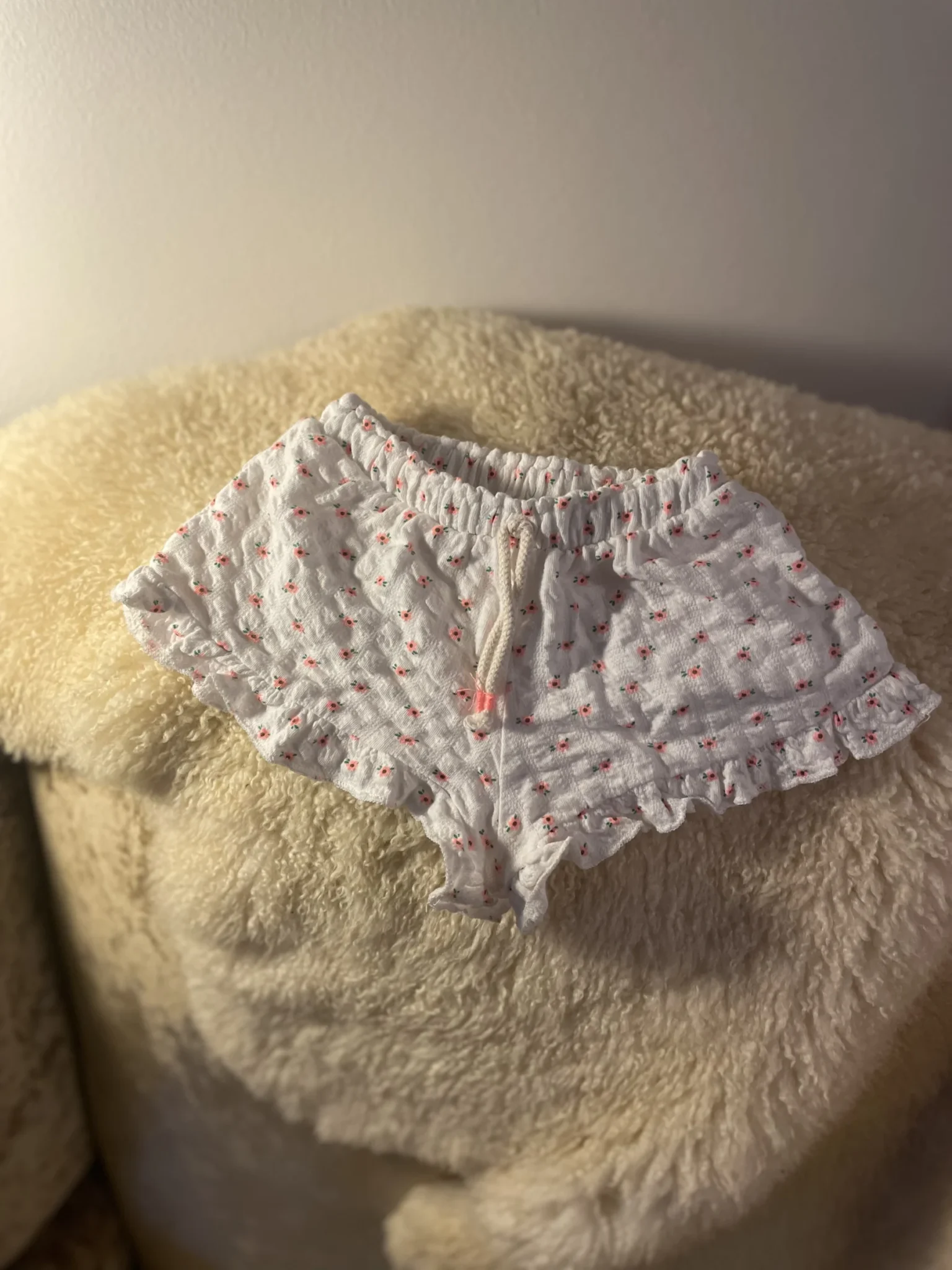 Image for Shorts Zara fille 12-18 mois fait petit