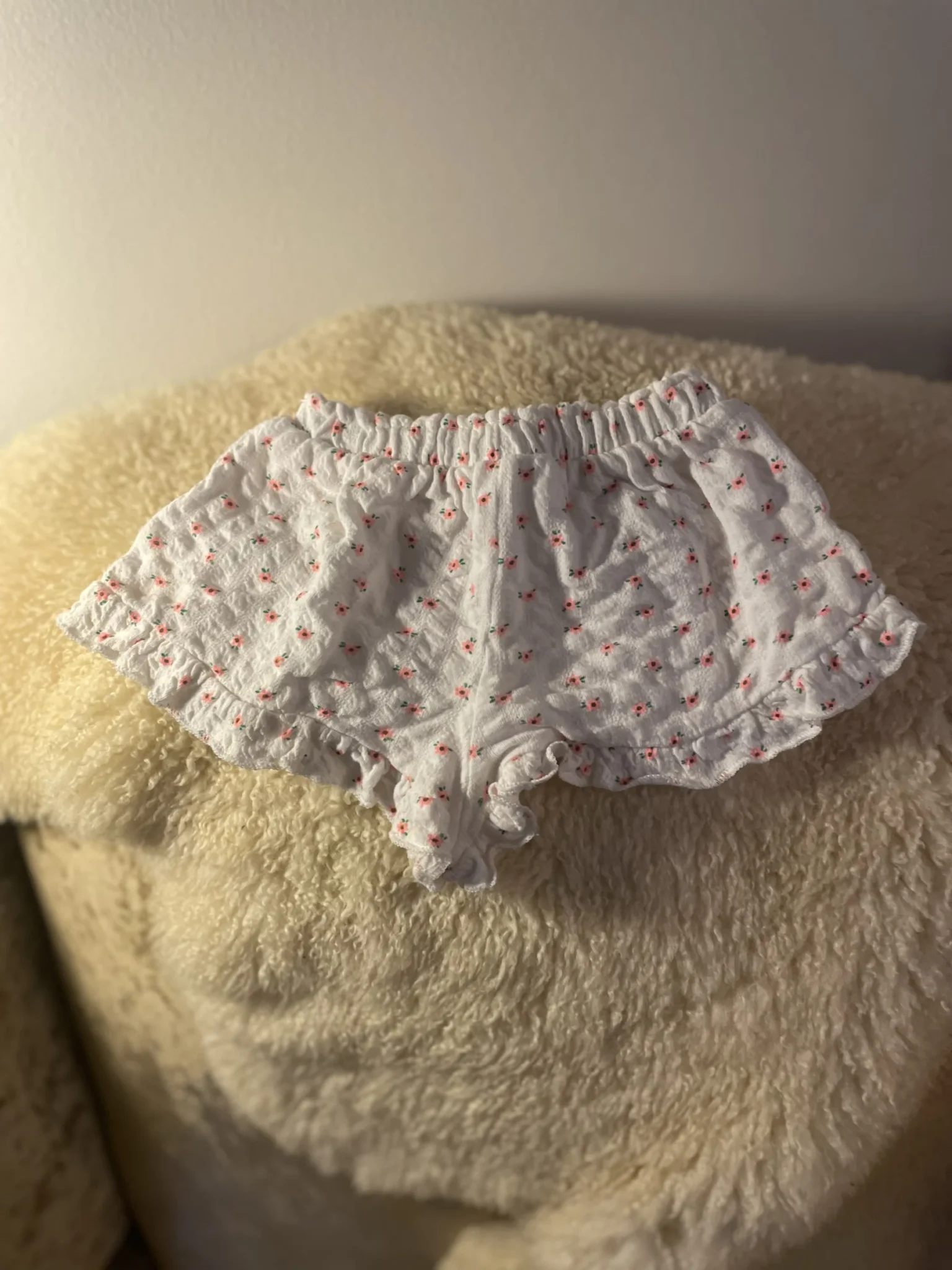 Image for Shorts Zara fille 12-18 mois fait petit
