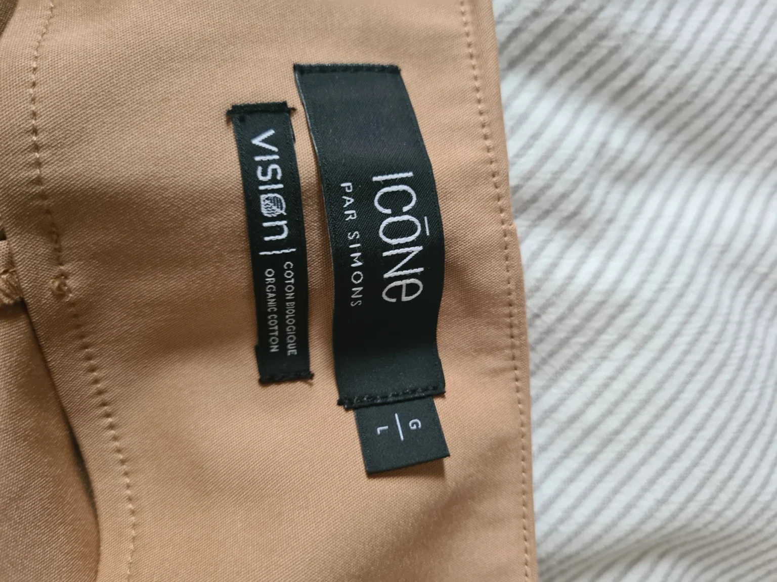 Image for Short beige Simons avec pinces, neuf
