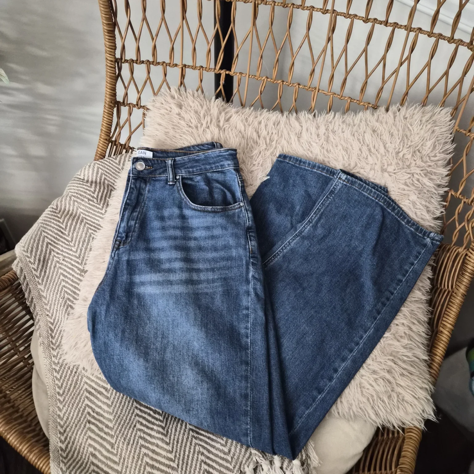 Featured image for Wide-leg jeans