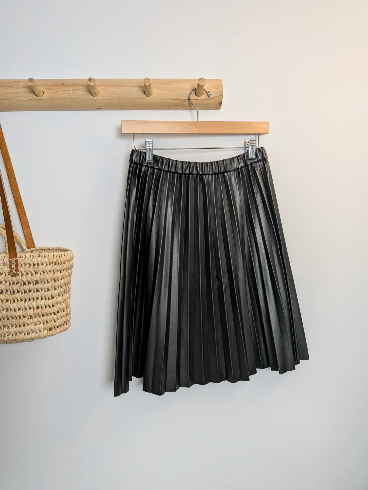 Image for 🖤 Jupe plissée en faux cuir
