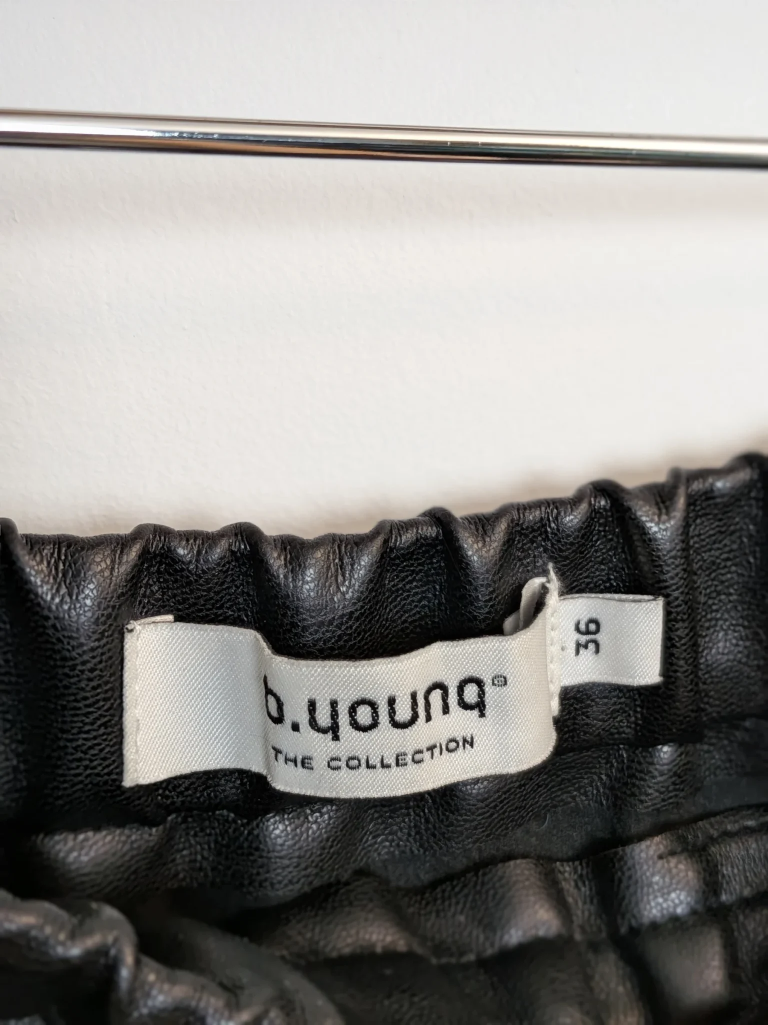 Image for 🖤 Jupe plissée en faux cuir