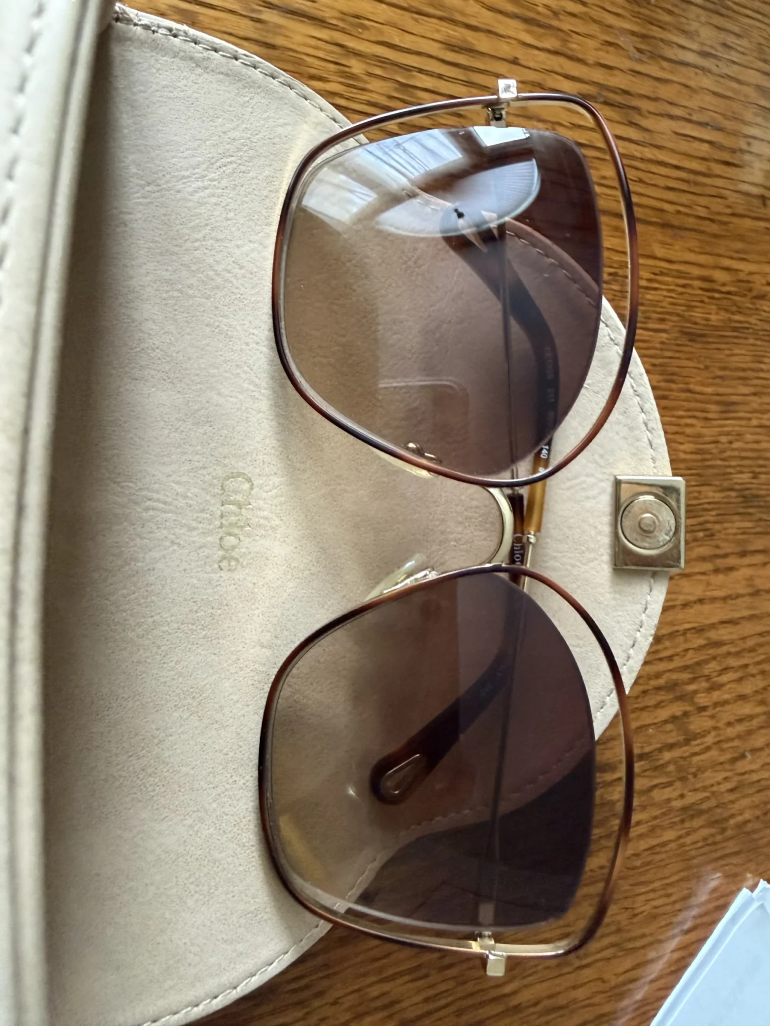 Featured image for Lunettes soleil et étui Chloé