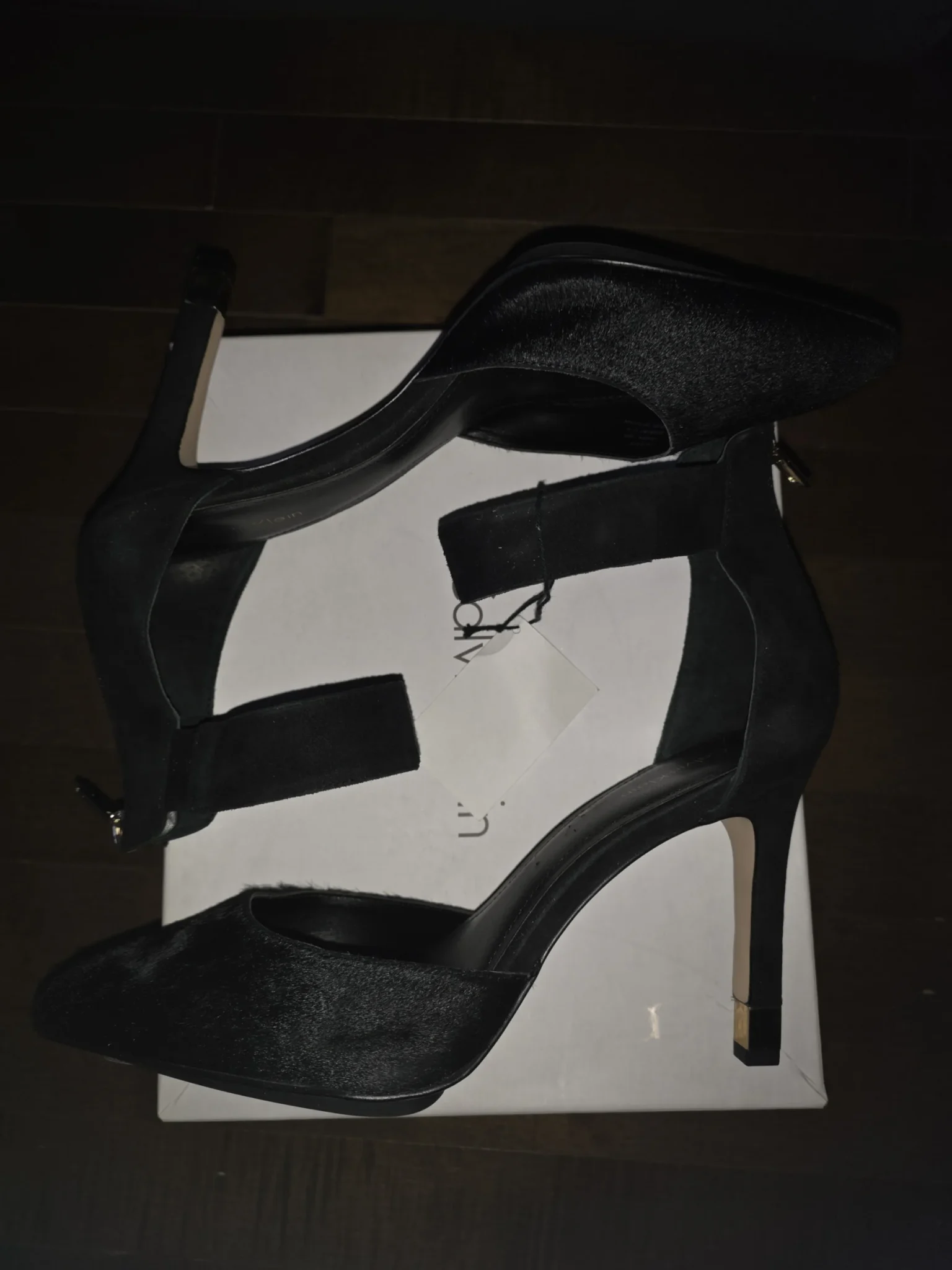 Featured image for Escarpins Calvin Klein en cuir de vache