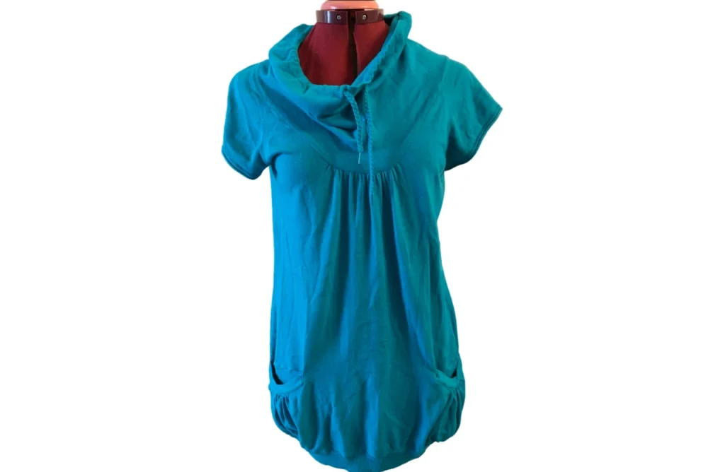 Image for TWIK – Tunique turquoise en coton – Style sport-chic, col bénitier, coupe longue, poches latérales – Médium