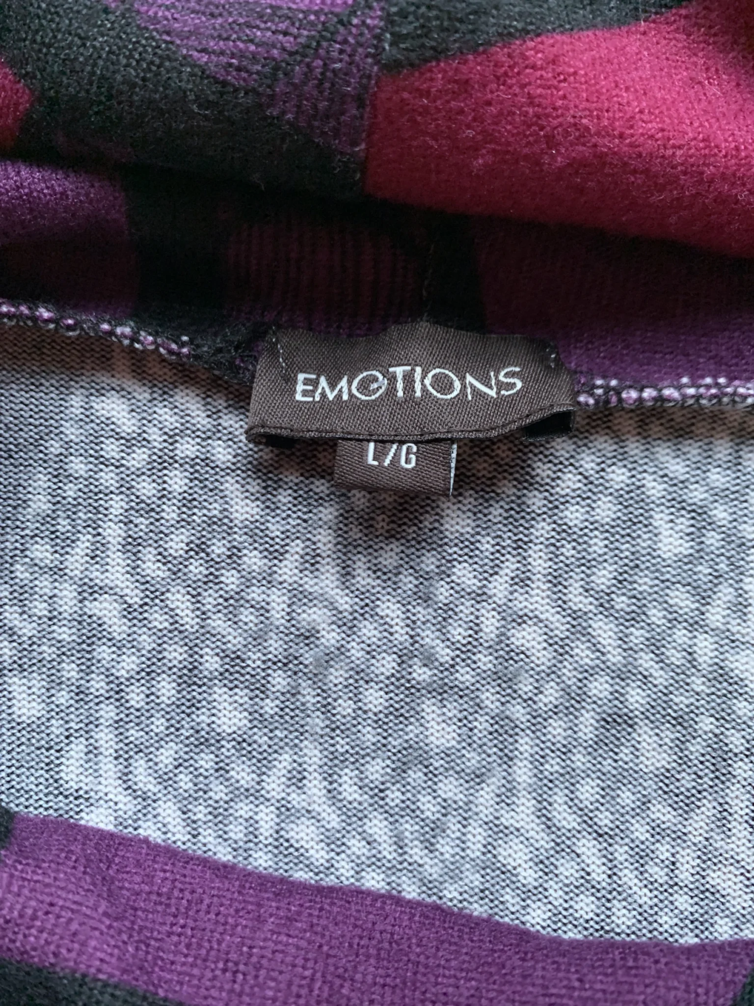 Image for Emotions – Plum B&W – Tunique-pull à col bénitier, motif géométrique abstrait – Grande