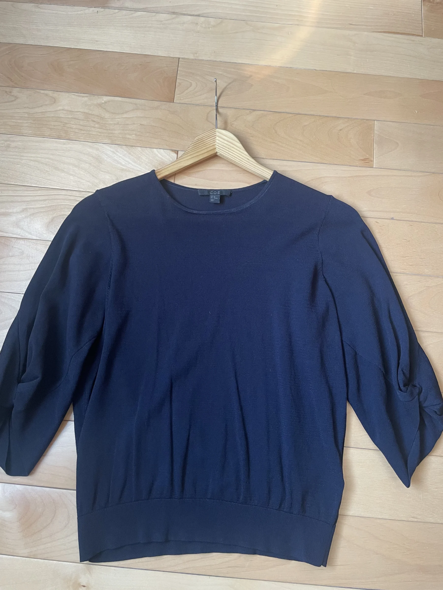 Pull bleu marine à manches longues COS seconde main