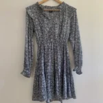 Featured thumbnail for Robe avec détails féminins