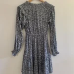 Thumbnail for Robe avec détails féminins