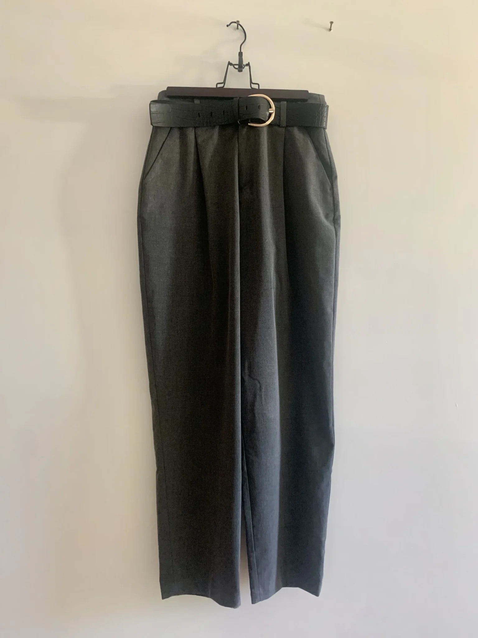 Featured image for Pantalon propre gris Zara