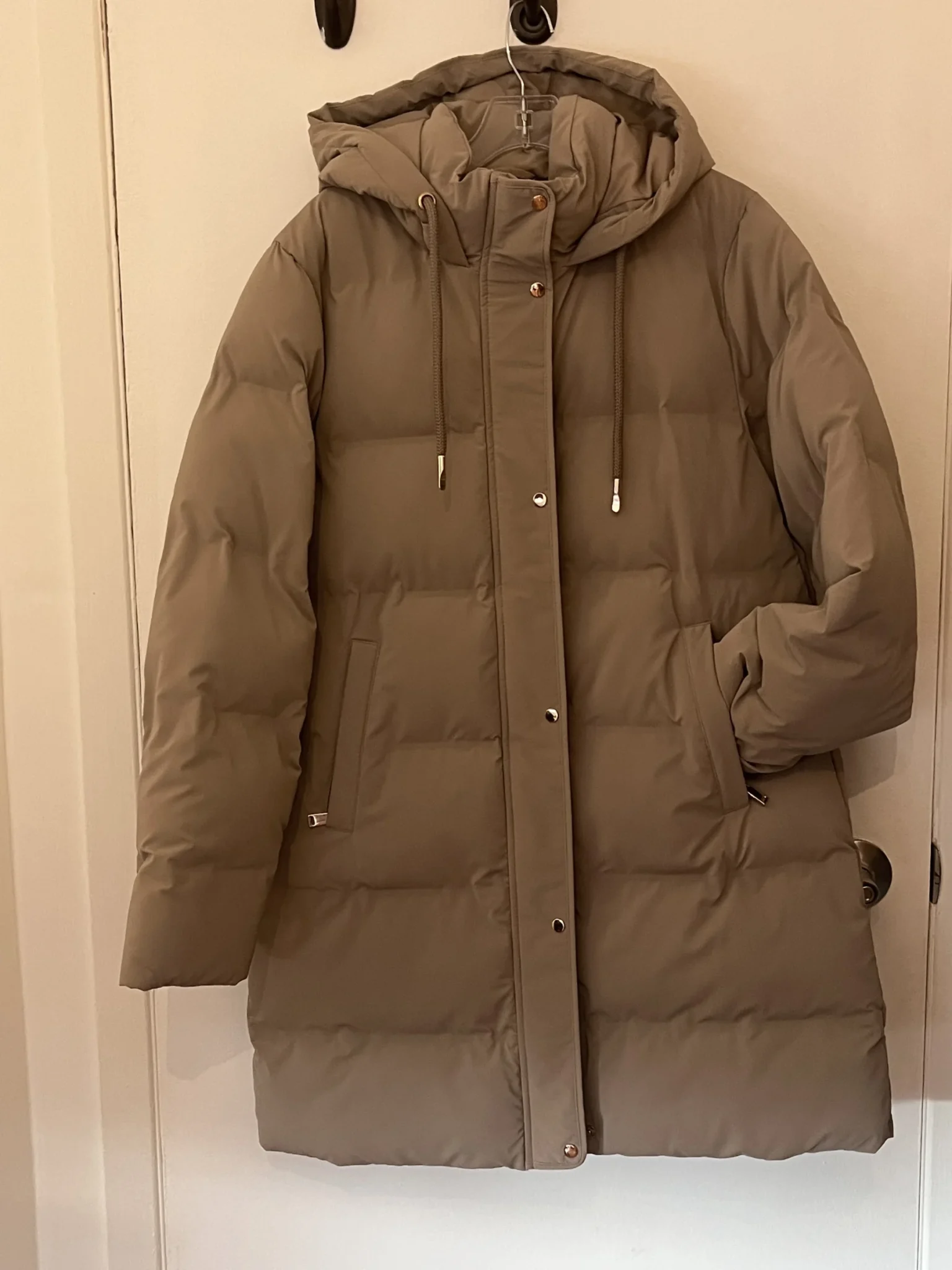 Featured image for Light beige mid-length coat