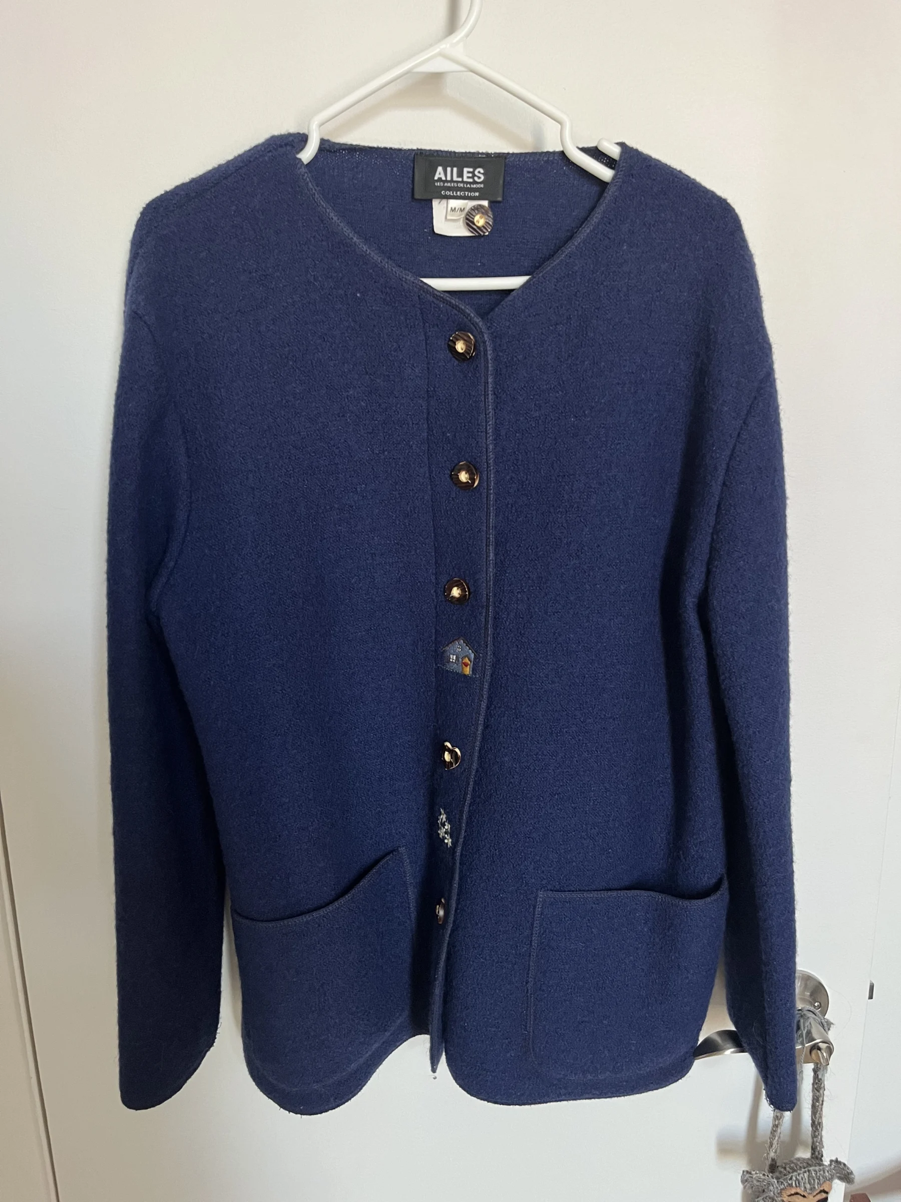 Veste laine vintage avec broderie Vintage seconde main