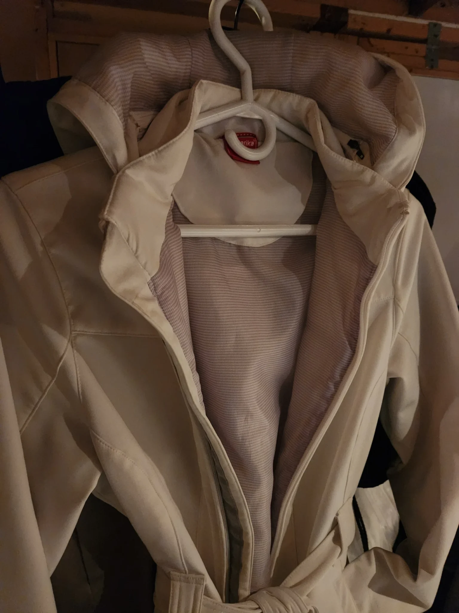 Featured image for Cream-coloured 3/4-length coat