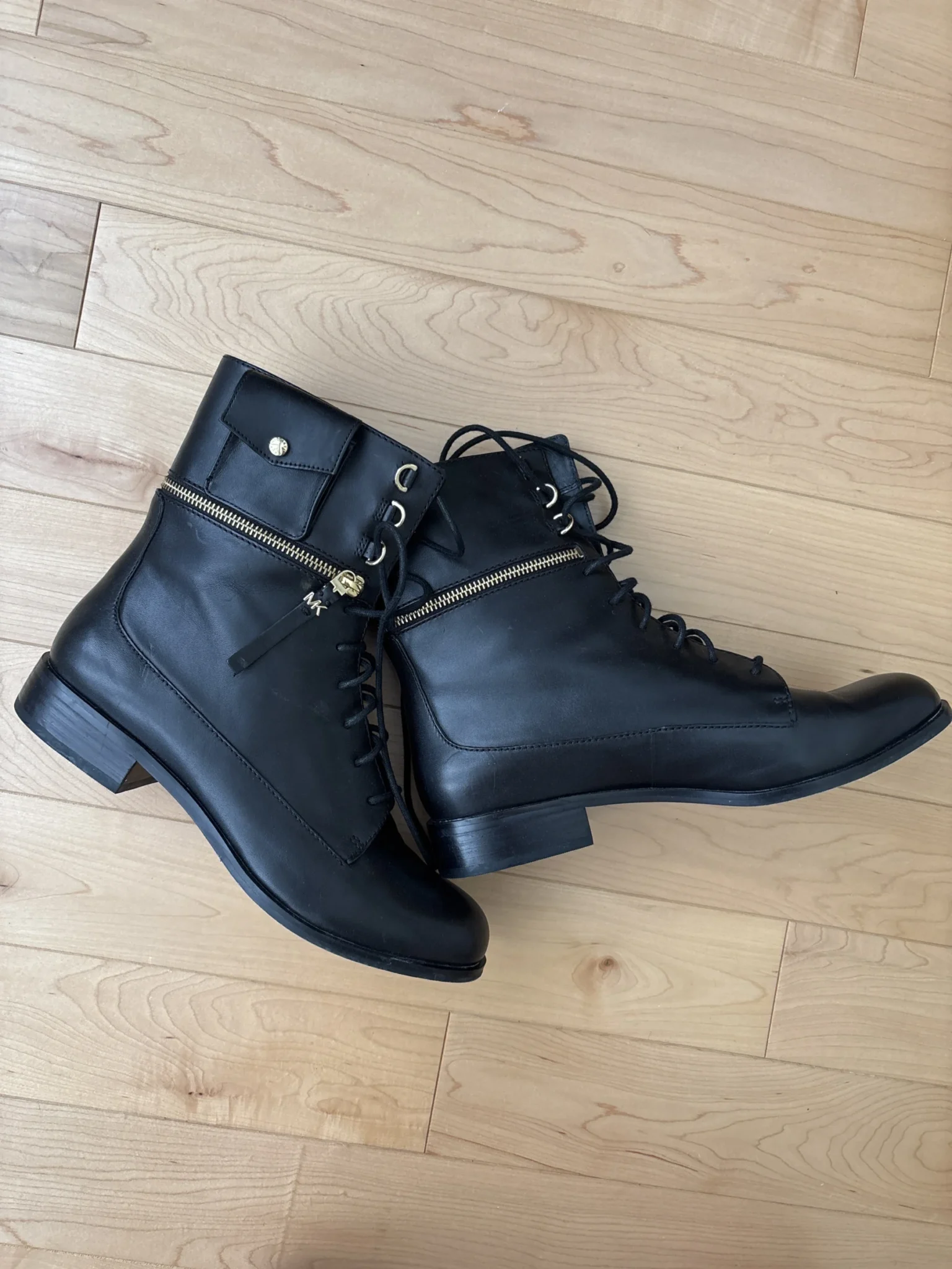 Featured image for Bottes Michael Kors en cuir noir