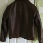 Thumbnail for Manteau en cuir brun avec col mouton détachable.