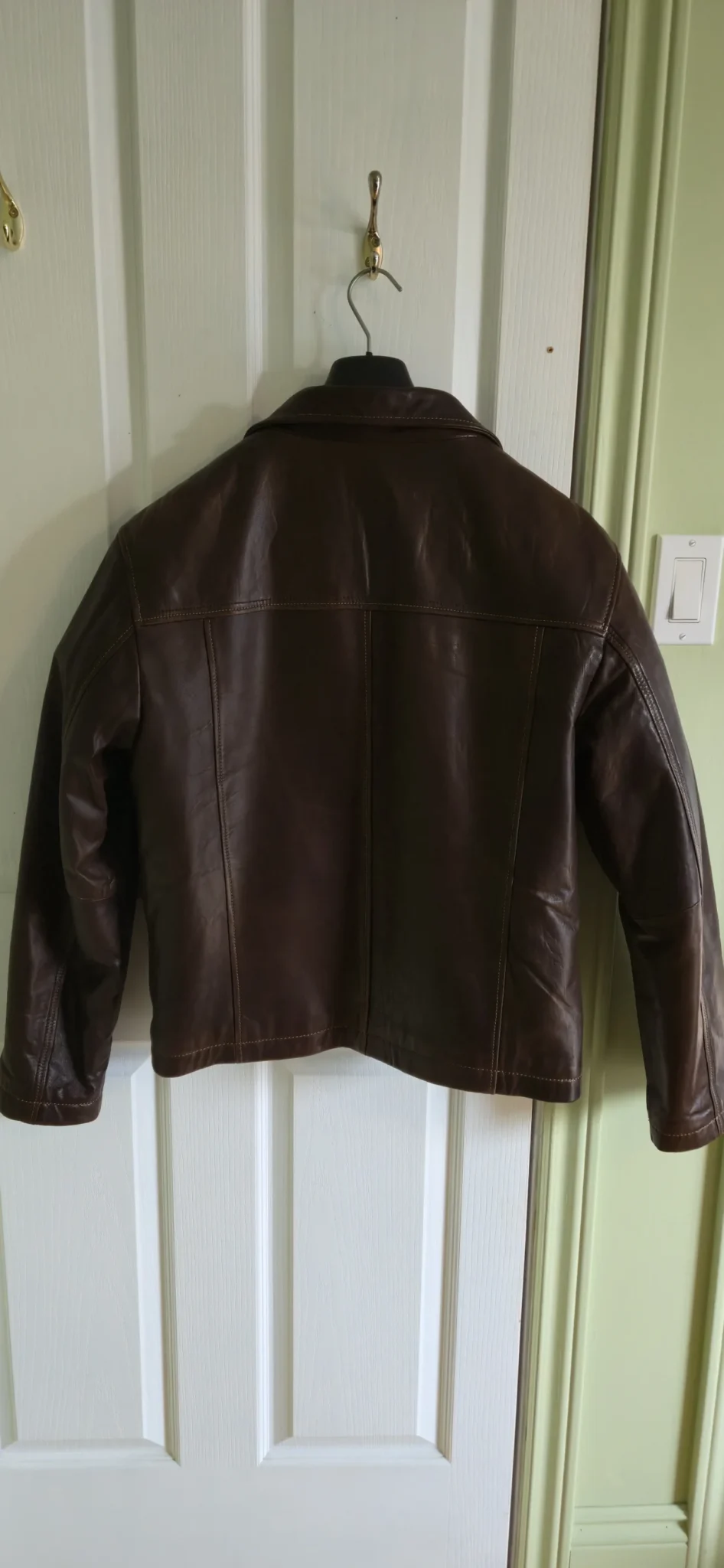 Image for Manteau en cuir brun avec col mouton détachable.