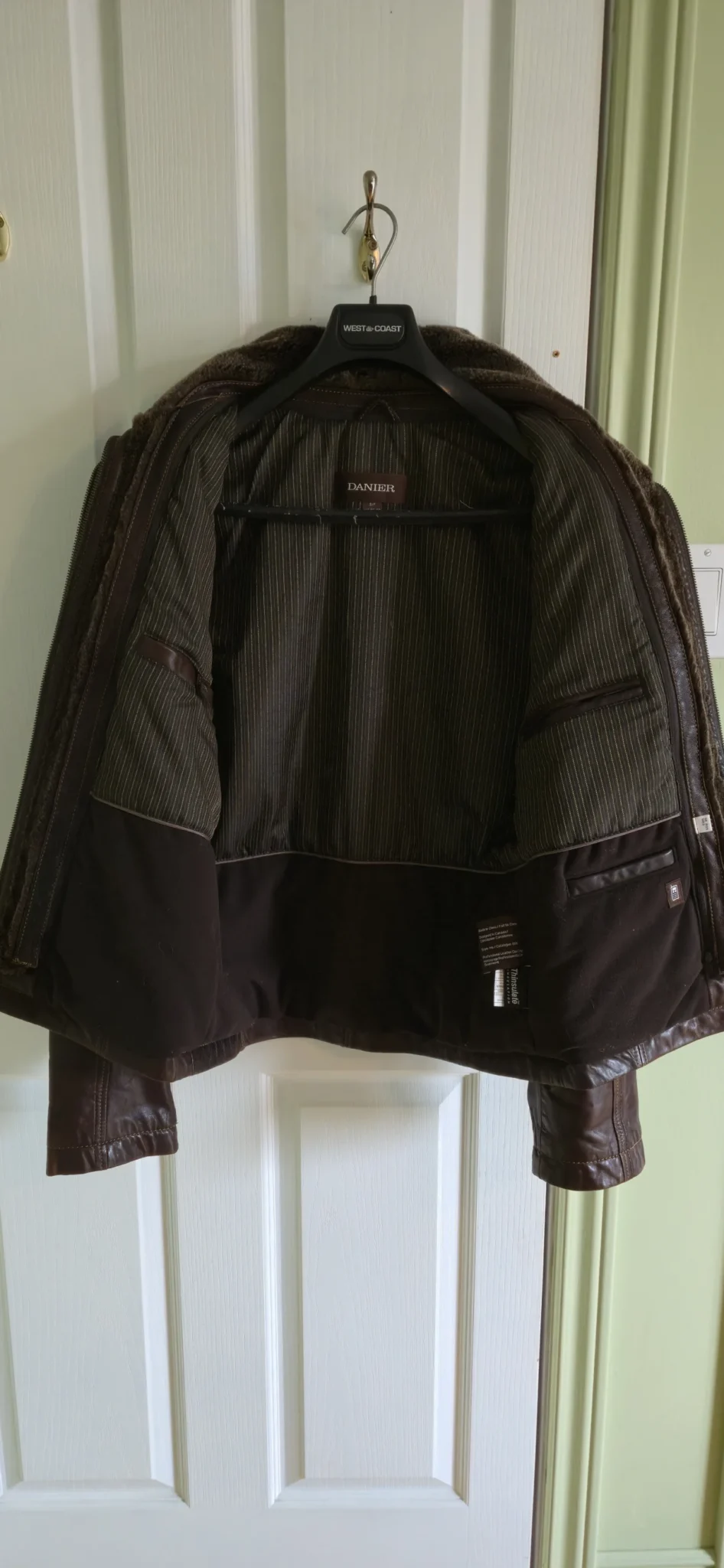 Image for Manteau en cuir brun avec col mouton détachable.