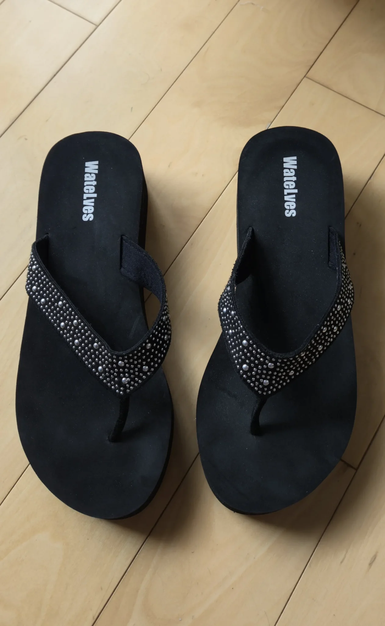 Image for Sandales noires semelles compensées avec strass.