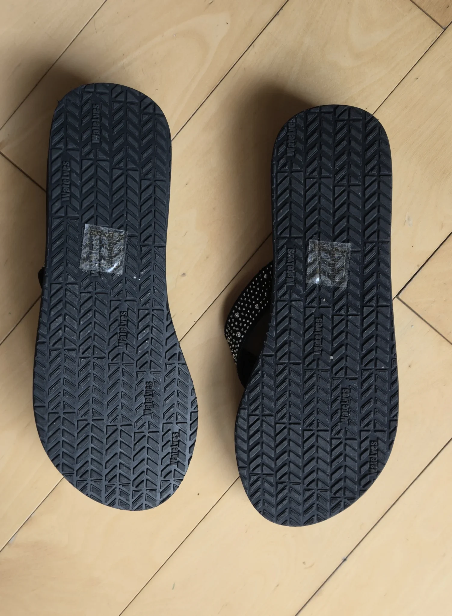 Image for Sandales noires semelles compensées avec strass.
