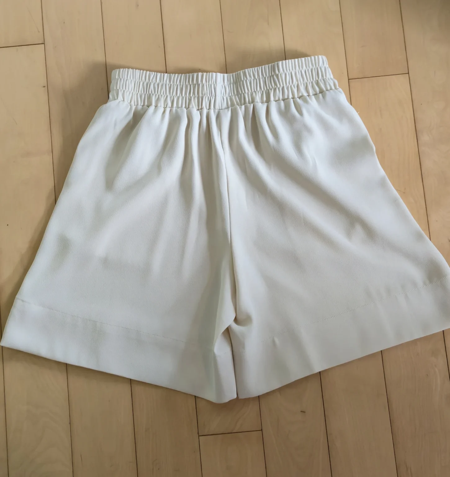 Featured image for Short vero de Véronique Cloutier, blanc cassé.