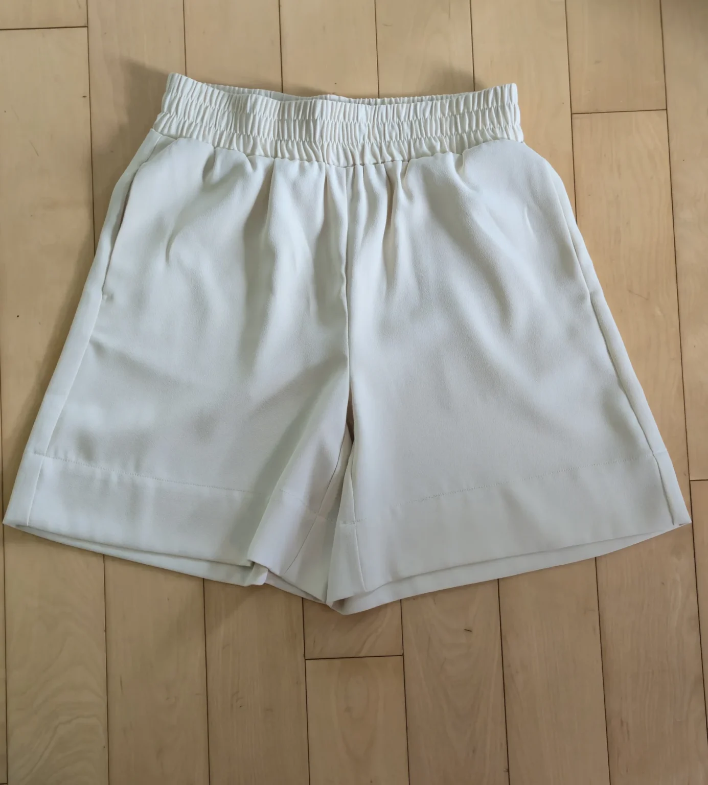Image for Short vero de Véronique Cloutier, blanc cassé.