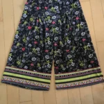 Featured thumbnail for Pantalon 3/4 à motifs fleuris LeGrenier.