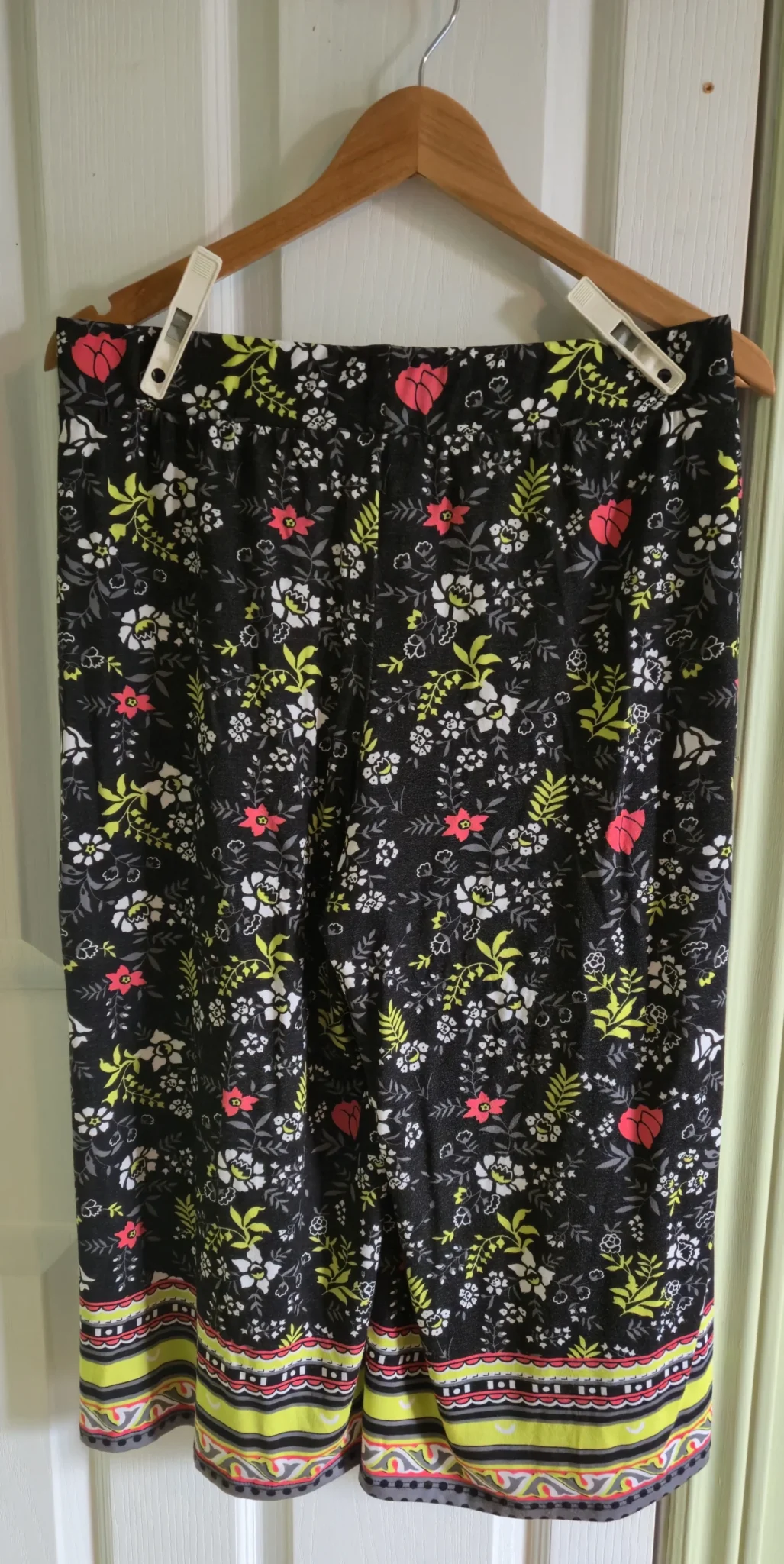 Image for Pantalon 3/4 à motifs fleuris LeGrenier.