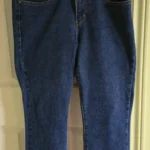 Featured thumbnail for Jeans Levis taille régulière, jambe droite, taille 31.
